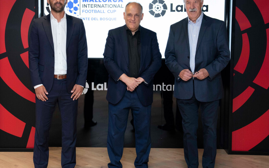 LaLiga and Vicente del Bosque Football Academy sign an agreement to promote the “Mallorca International Football Cup”.